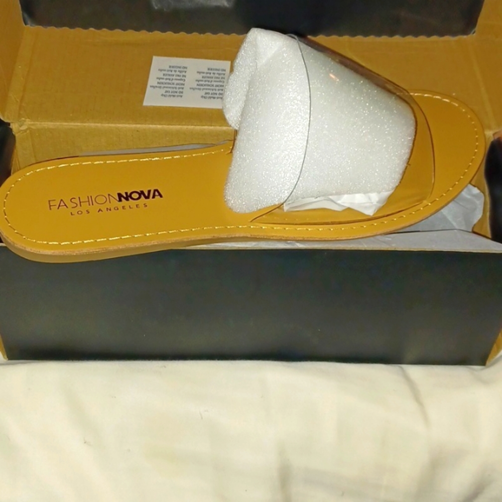 FASHIONNOVA Are we clear sandal size 11